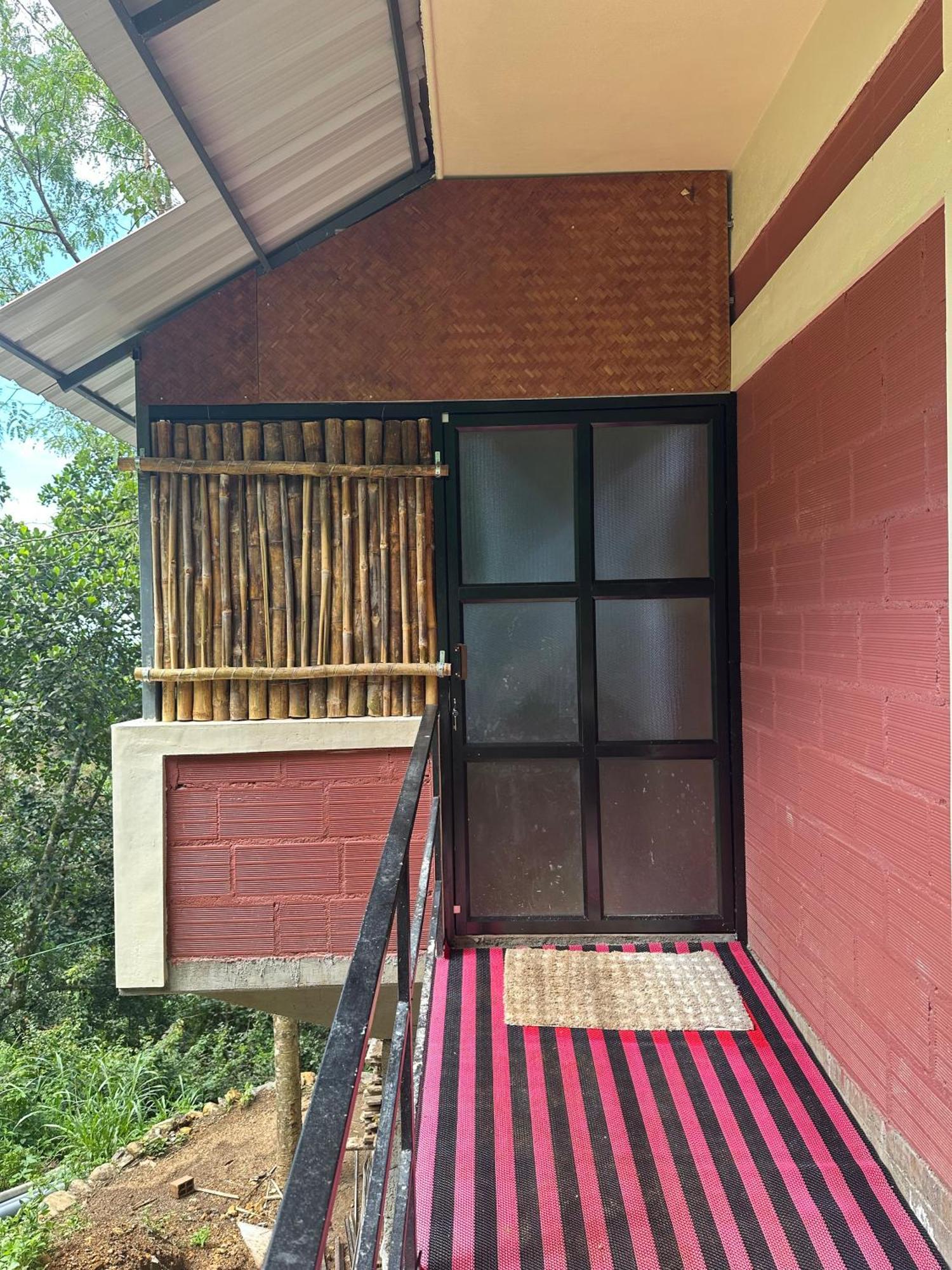 Sunset Valley Kerala Pool Resort - Serene Natural Forest Cottage Stay In Idukki With Sunrise & Sunset Panoramas, Natural Streams & Tranquil Summer Evenings Pīrmed Exteriör bild