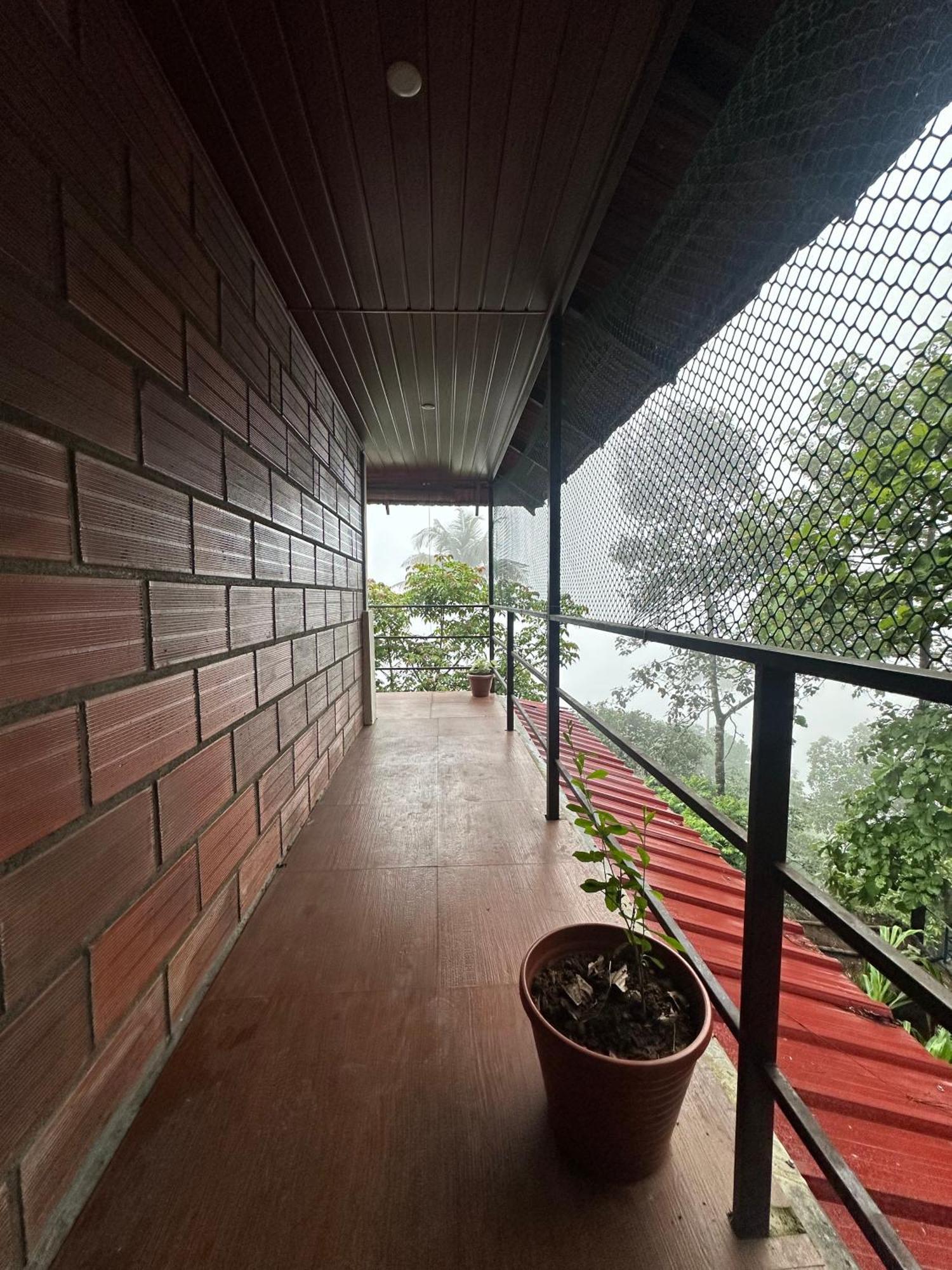 Sunset Valley Kerala Pool Resort - Serene Natural Forest Cottage Stay In Idukki With Sunrise & Sunset Panoramas, Natural Streams & Tranquil Summer Evenings Pīrmed Exteriör bild
