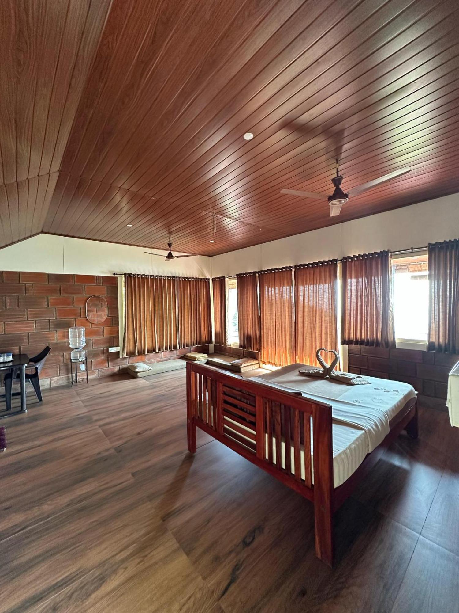 Sunset Valley Kerala Pool Resort - Serene Natural Forest Cottage Stay In Idukki With Sunrise & Sunset Panoramas, Natural Streams & Tranquil Summer Evenings Pīrmed Exteriör bild